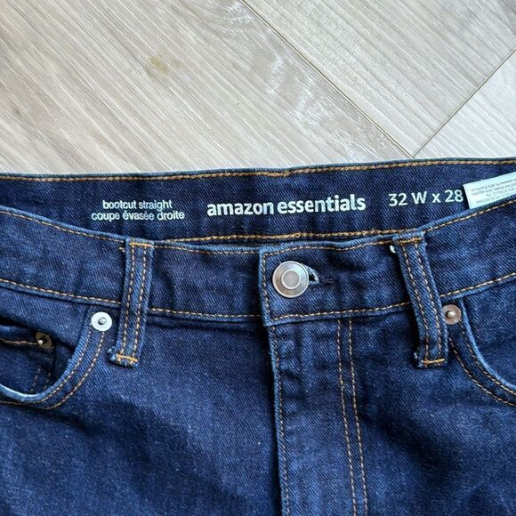 Amazon Essentials Dark Wash Bootcut Straight Leg Jeans 32x28 - Picture 4 of 4